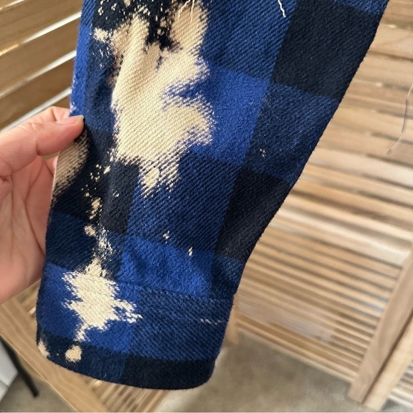 Supreme Cropped Distressed Bleached Shirt - Picture 4 of 9